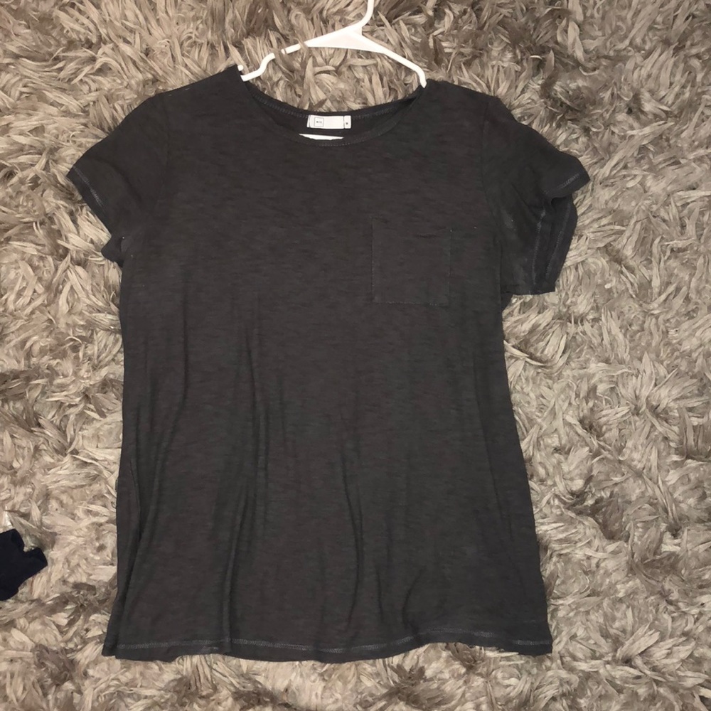 Grey tee